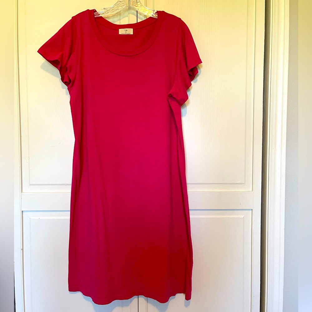 t.la knee length, cotton, flutter sleeve dress. Size L.